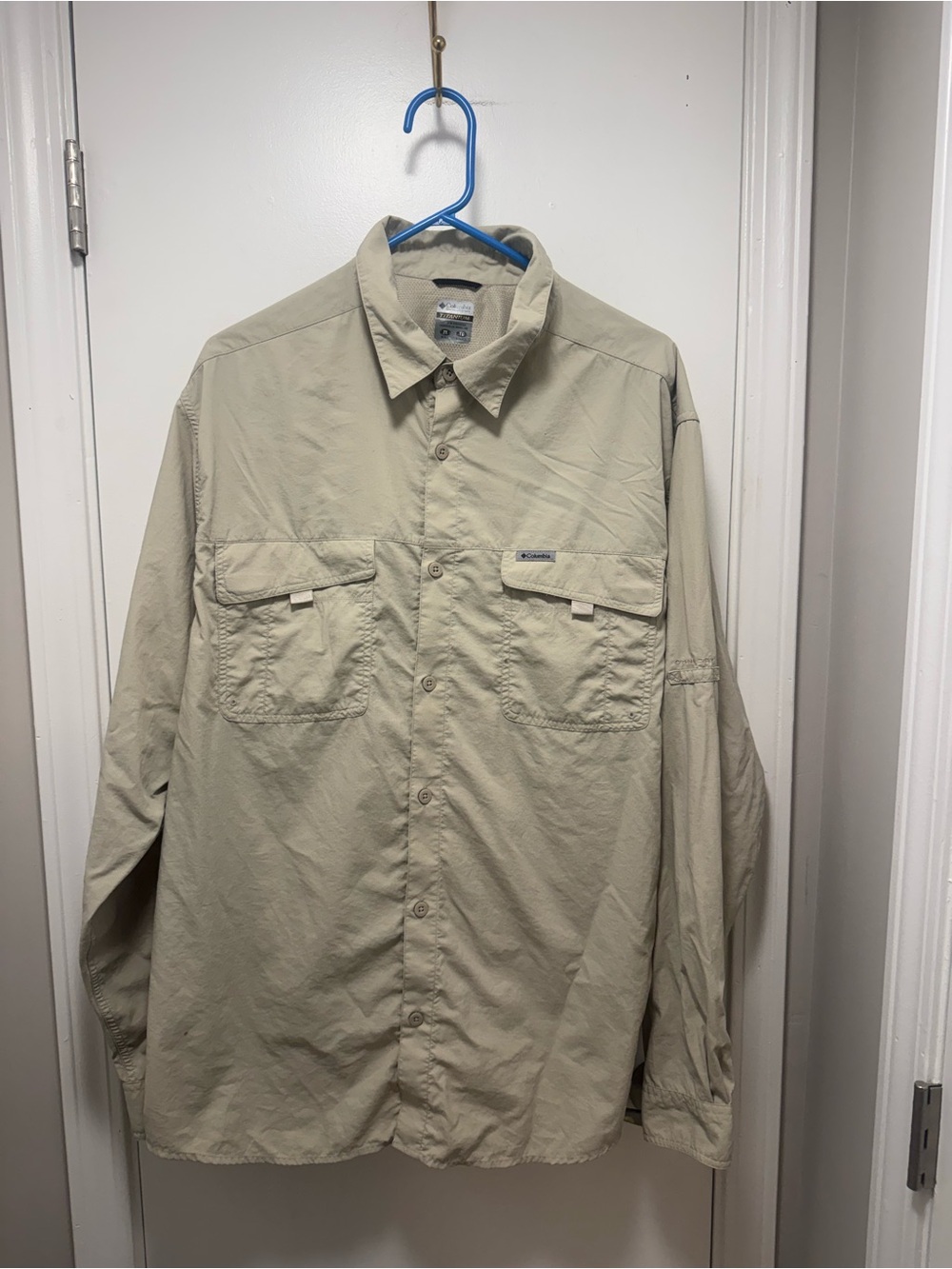 *Columbia Men's Long-Sleeve Button Shirt Jacket - Beige